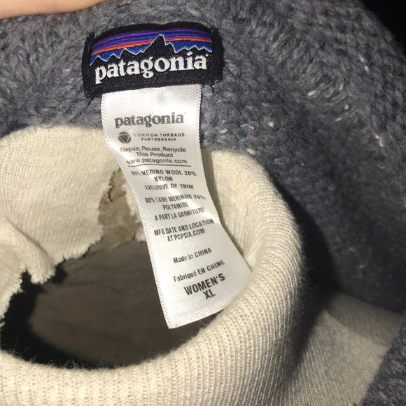 Patagonia Pull-over 1/4 button up. - Picture 4 of 4